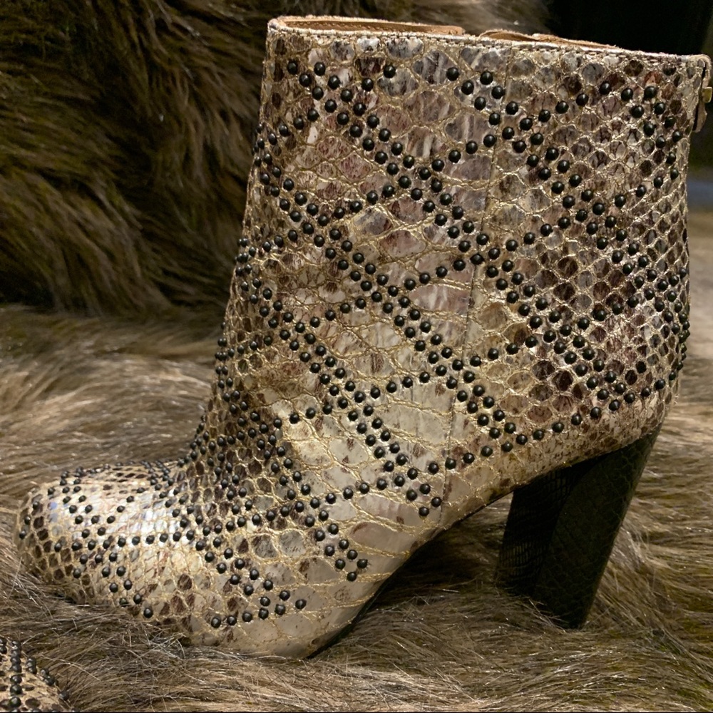 Boots - Picture 2 of 6